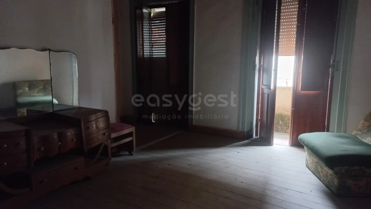 Moradia T2 para Venda em Amiais de Baixo Foto 12