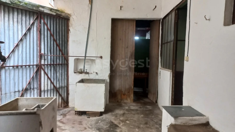 Moradia T2 para Venda em Amiais de Baixo Foto 7