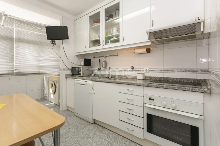 Apartamento T3 para Arrendamento em Paranhos Foto 6