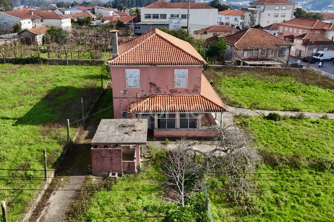 Moradia T4 para Venda em Delães Foto 38