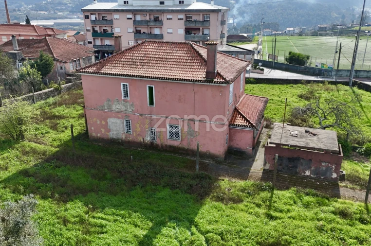 Moradia T4 para Venda em Delães Foto 37