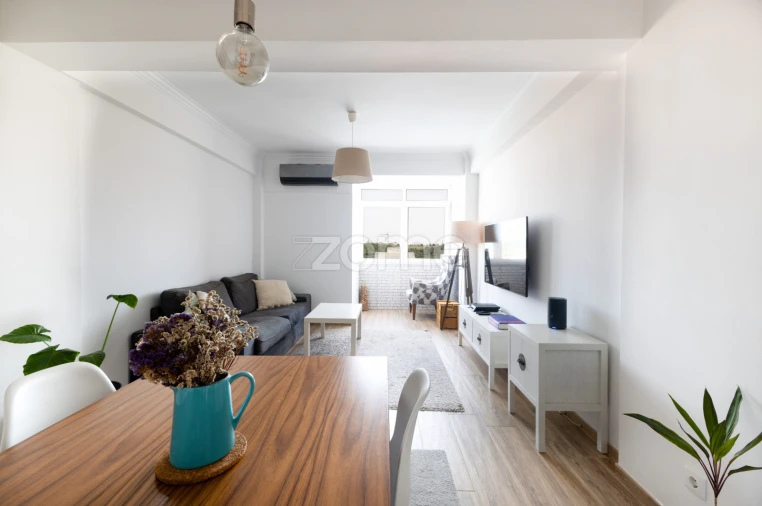 Apartamento T2 para Venda em Algés, Linda-A-Velha e Cruz Quebrada-Dafundo Foto 1