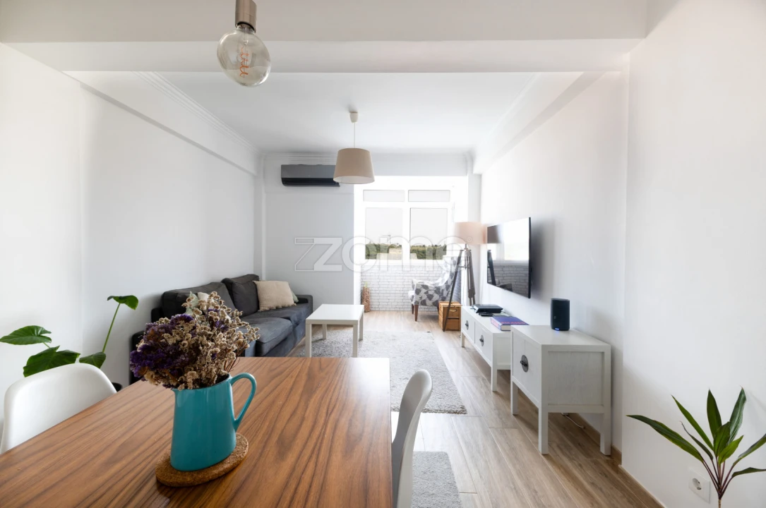 Apartamento T2 para Venda em Algés, Linda-A-Velha e Cruz Quebrada-Dafundo Foto 1