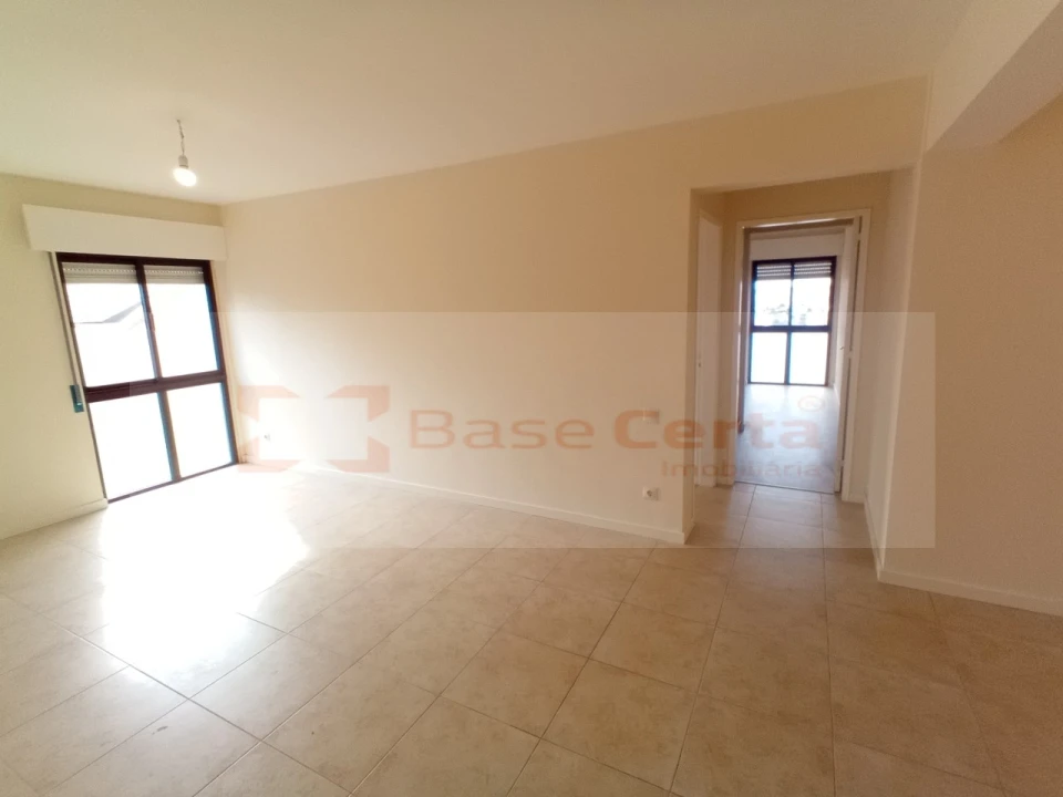 Apartamento T2 para Venda em Algueirão-Mem Martins Foto 2