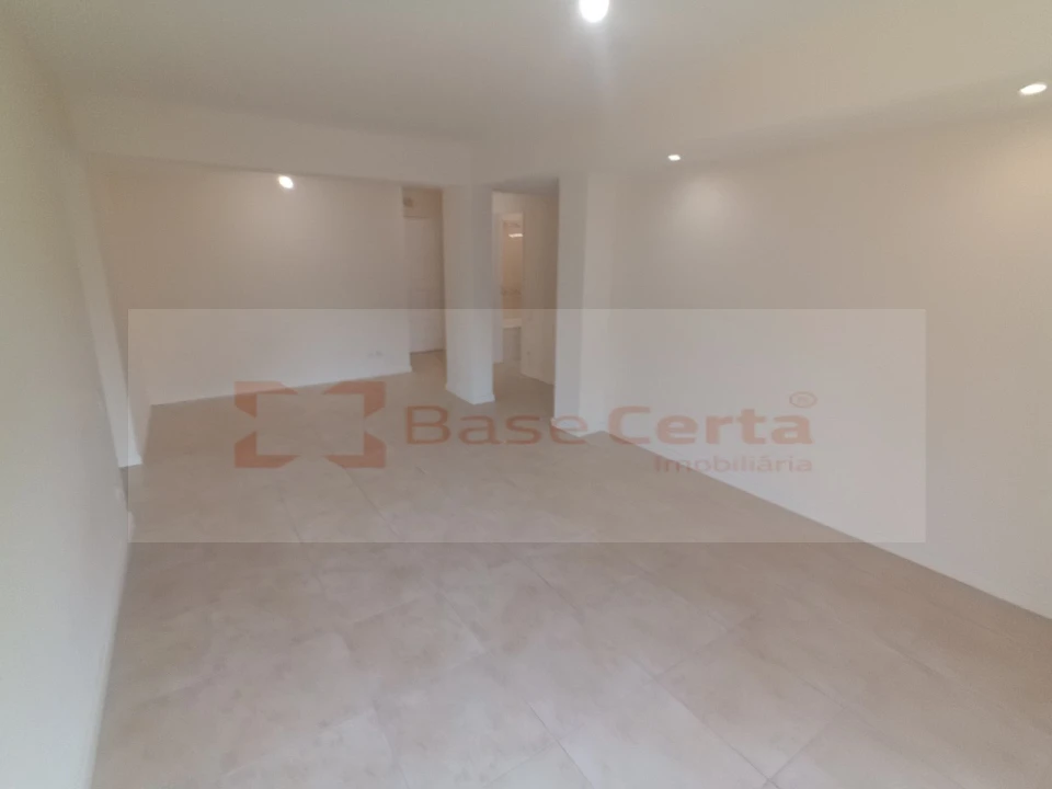 Apartamento T2 para Venda em Algueirão-Mem Martins Foto 5