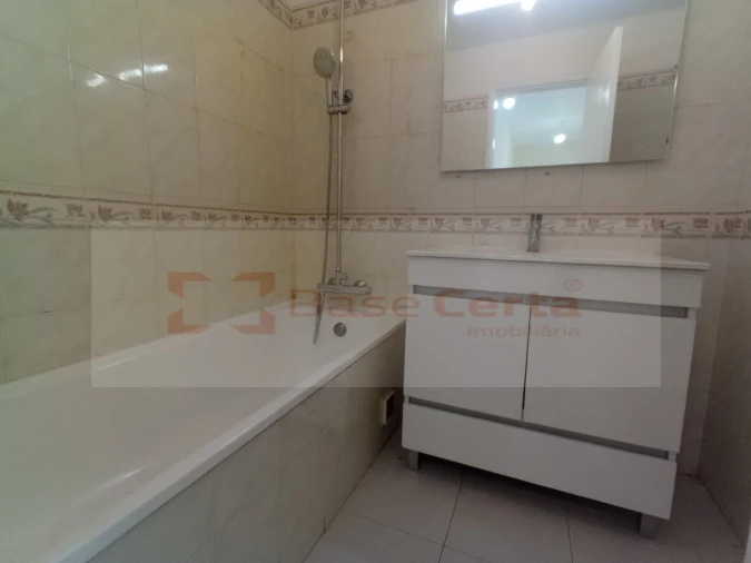 Apartamento T2 para Venda em Algueirão-Mem Martins Foto 16