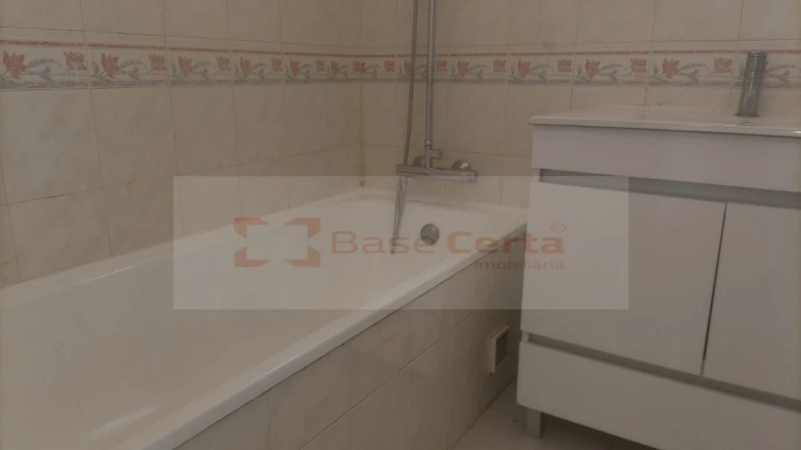 Apartamento T2 para Venda em Algueirão-Mem Martins Foto 17