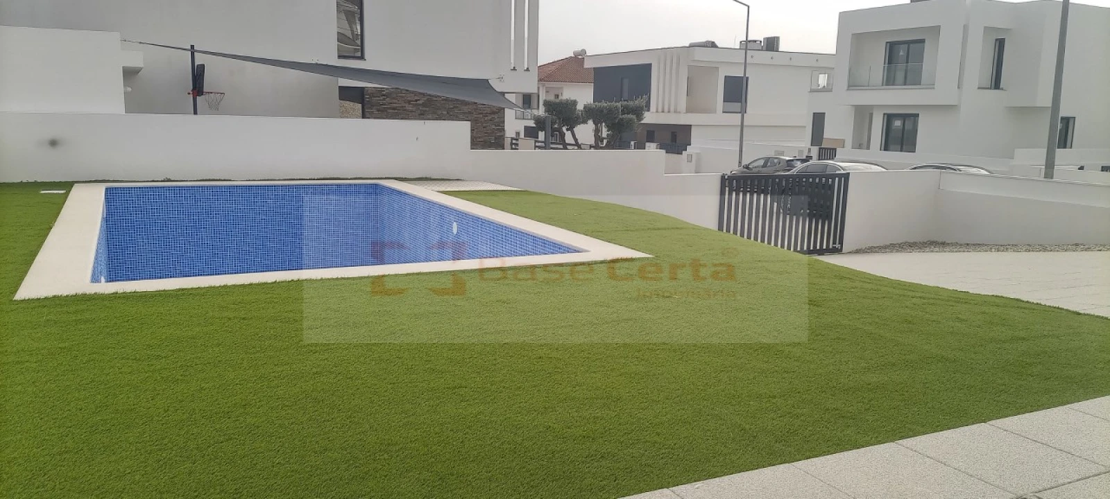 Moradia T4 para Venda em Corroios Foto 1