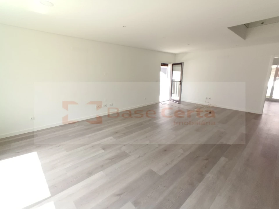 Moradia T4 para Venda em Corroios Foto 13