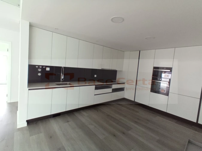 Moradia T4 para Venda em Corroios Foto 6