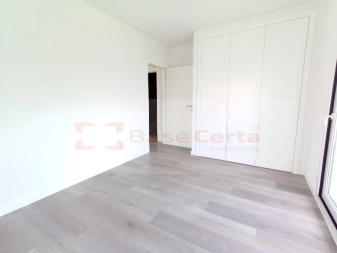 Moradia T4 para Venda em Corroios Foto 23