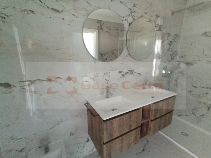 Moradia T4 para Venda em Corroios Foto 39