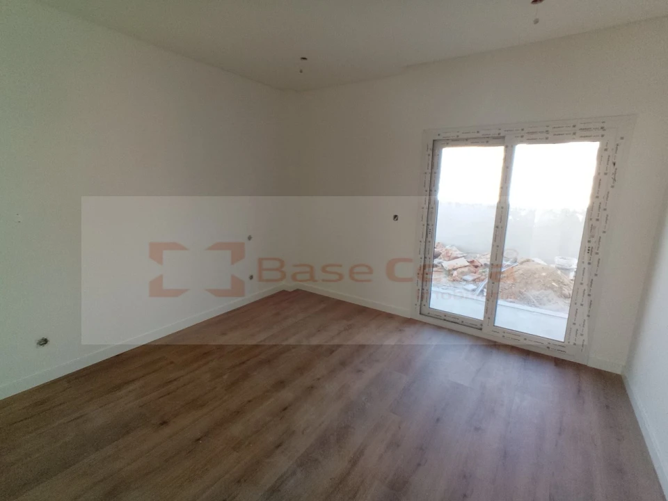 Moradia T4 para Venda em Corroios Foto 13