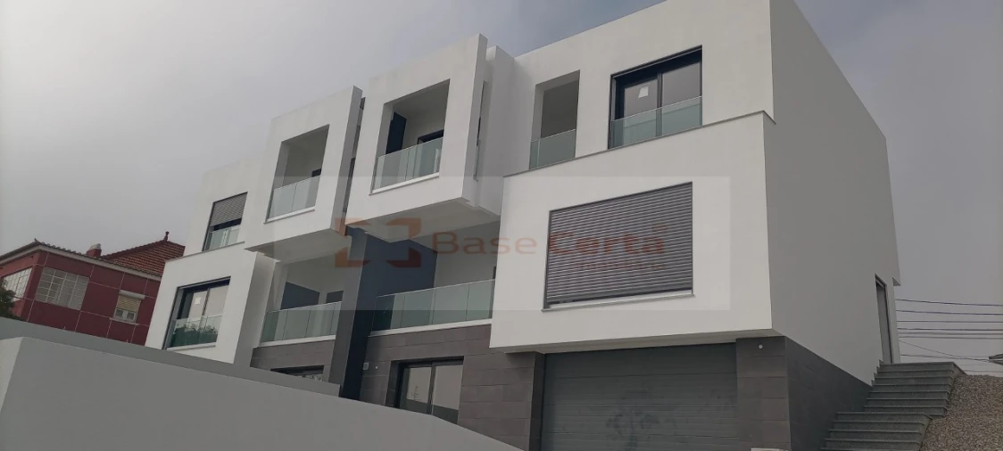 Moradia T4 para Venda em Corroios