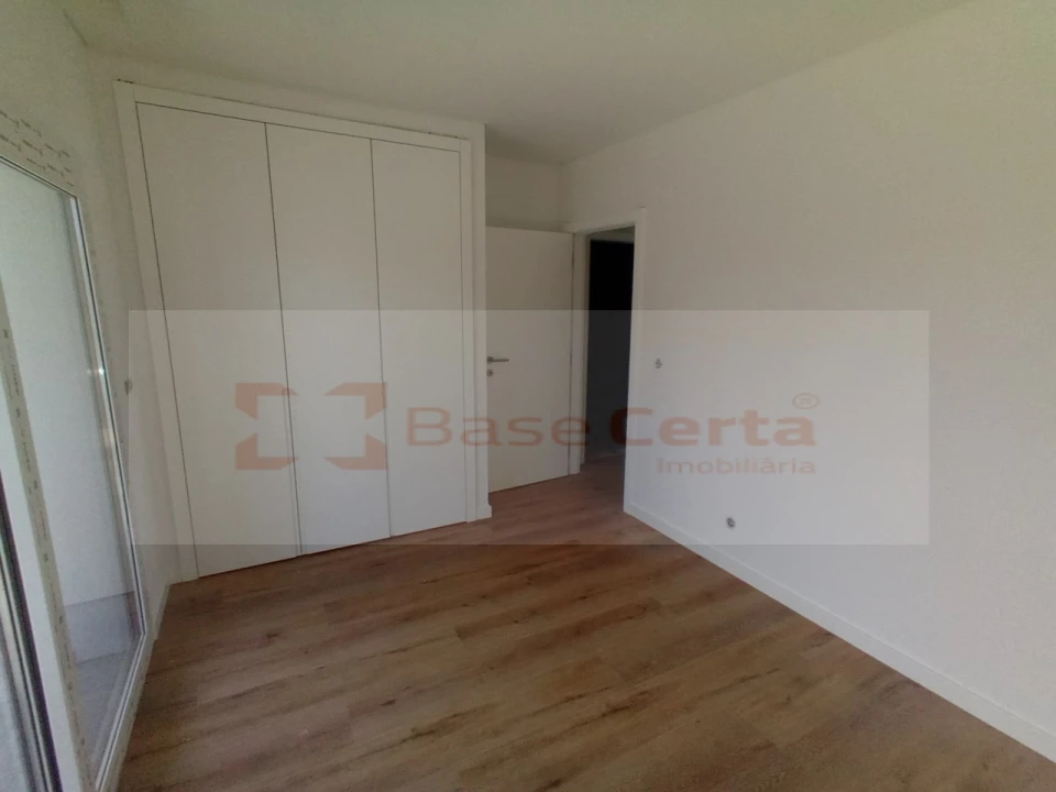 Moradia T4 para Venda em Corroios Foto 10