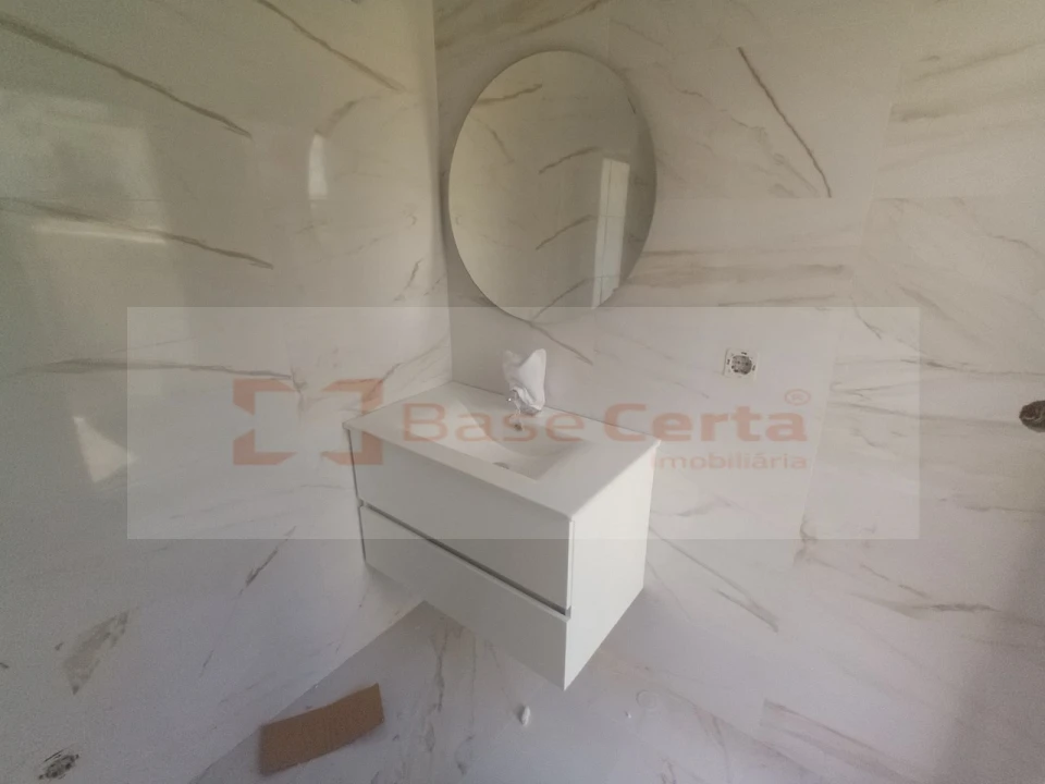 Moradia T4 para Venda em Corroios Foto 14