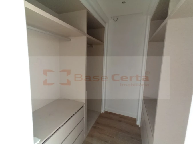 Moradia T4 para Venda em Corroios Foto 12