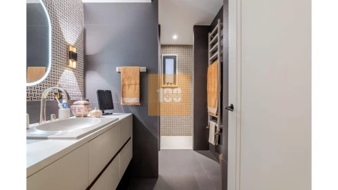 Apartamento T4 para Venda em Lordelo do Ouro e Massarelos