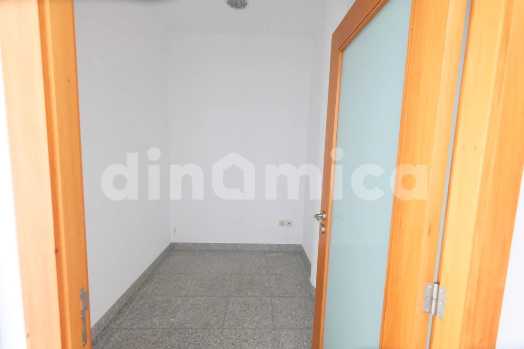 Loja para Arrendamento em Bougado (São Martinho e Santiago) Foto 7