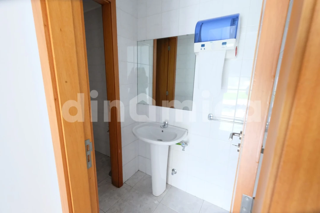 Loja para Arrendamento em Bougado (São Martinho e Santiago) Foto 8