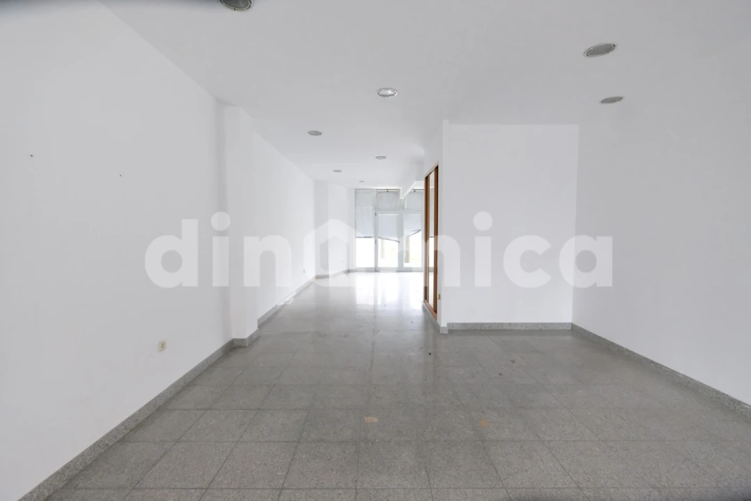 Loja para Arrendamento em Bougado (São Martinho e Santiago) Foto 1