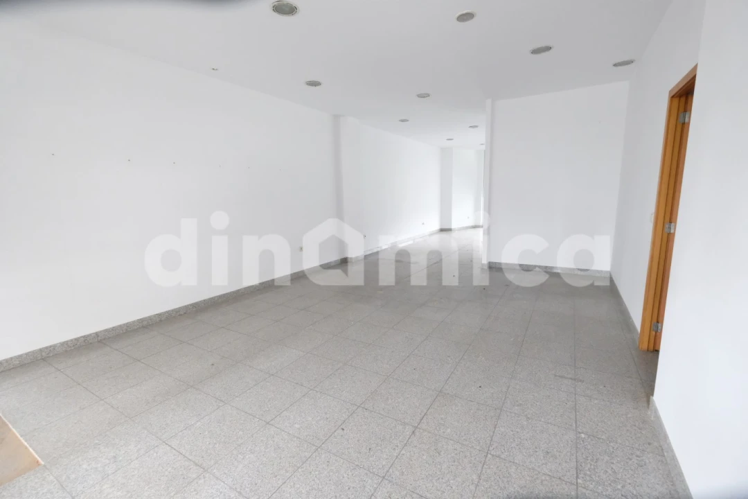 Loja para Arrendamento em Bougado (São Martinho e Santiago) Foto 14