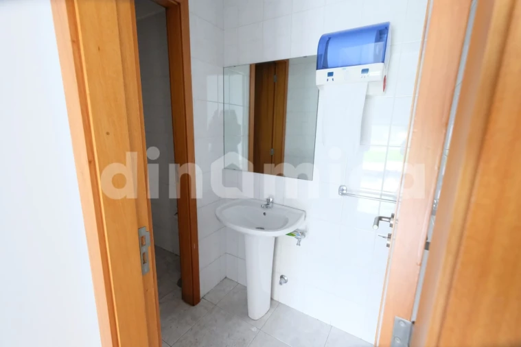 Loja para Arrendamento em Bougado (São Martinho e Santiago) Foto 8