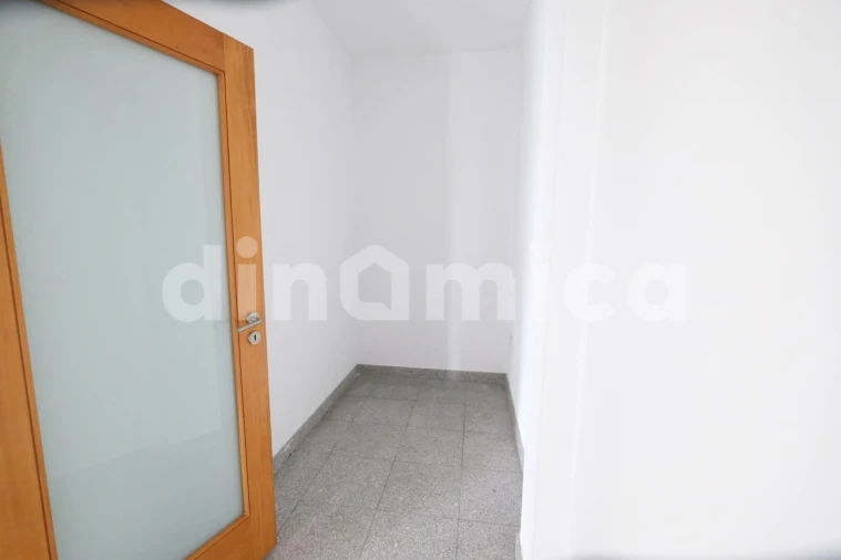 Loja para Arrendamento em Bougado (São Martinho e Santiago) Foto 12