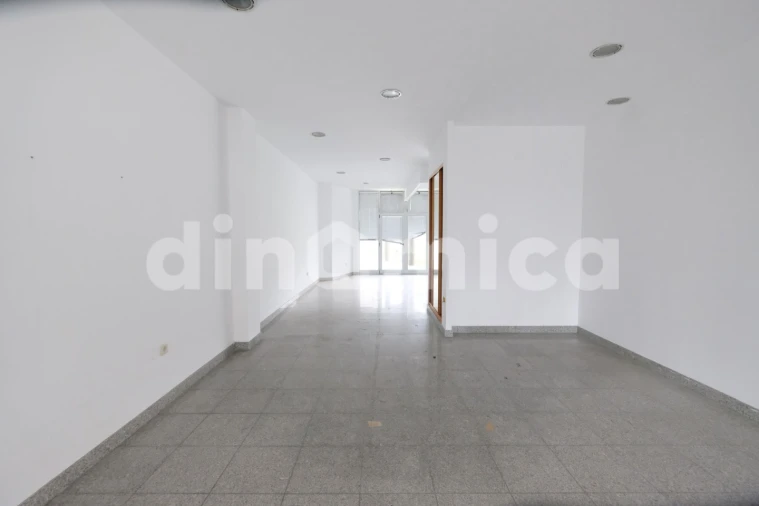 Loja para Arrendamento em Bougado (São Martinho e Santiago) Foto 1