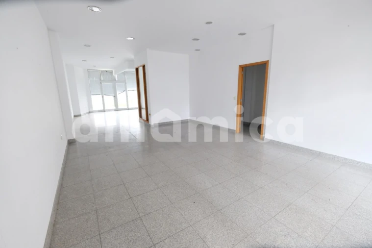 Loja para Arrendamento em Bougado (São Martinho e Santiago) Foto 2