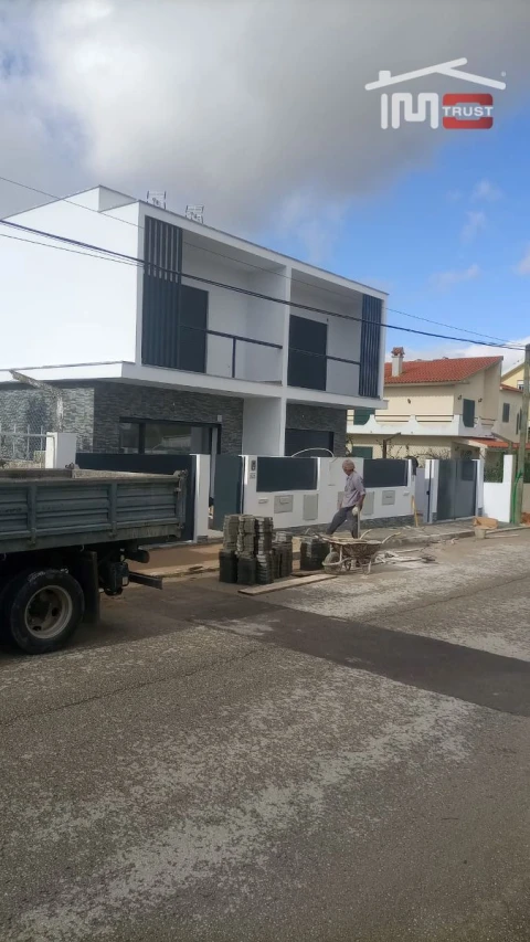 Moradia T3 para Venda em Fernao Ferro