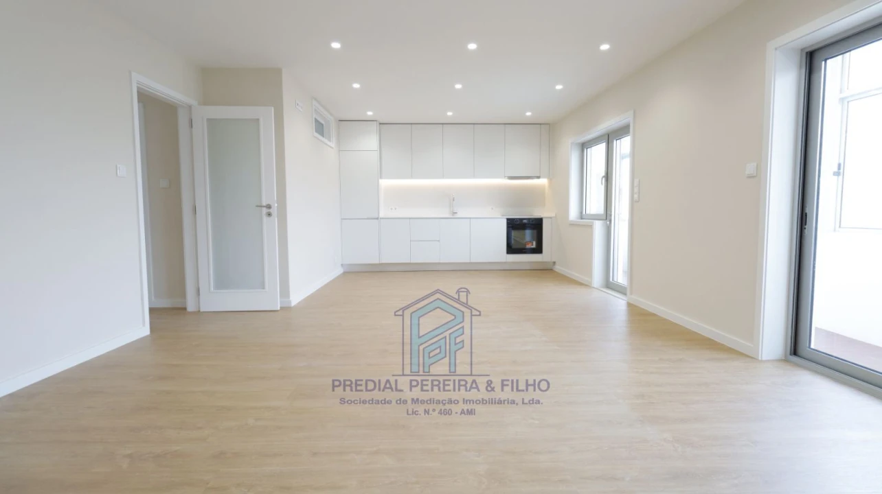 Apartamento T5 para Venda em Cidade da Maia Foto 2