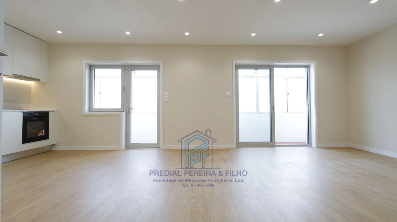 Apartamento T5 para Venda em Cidade da Maia Foto 8