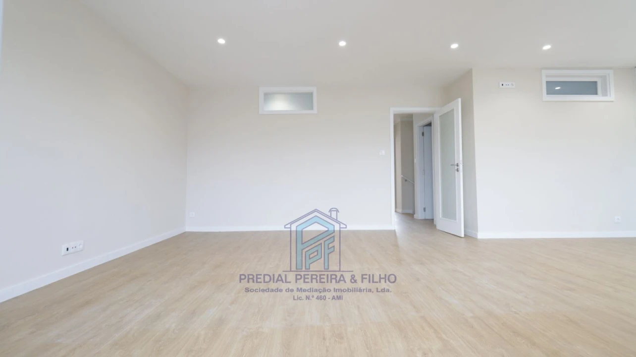 Apartamento T5 para Venda em Cidade da Maia Foto 9