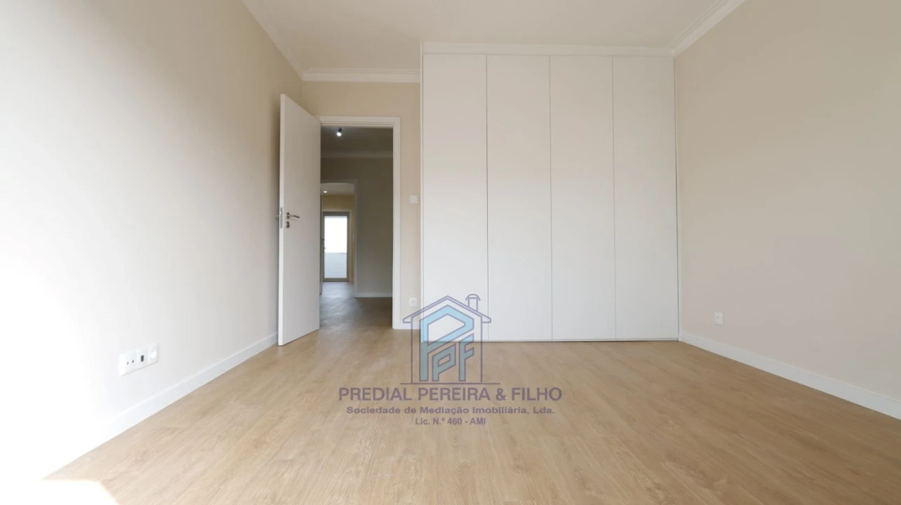 Apartamento T5 para Venda em Cidade da Maia Foto 19