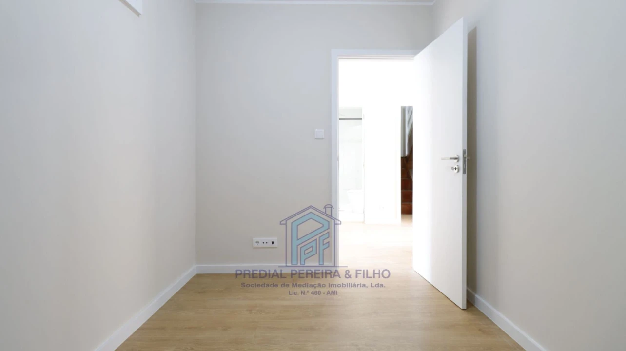 Apartamento T5 para Venda em Cidade da Maia Foto 22