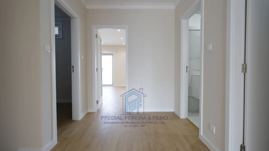 Apartamento T5 para Venda em Cidade da Maia Foto 12