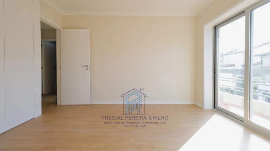 Apartamento T5 para Venda em Cidade da Maia Foto 16