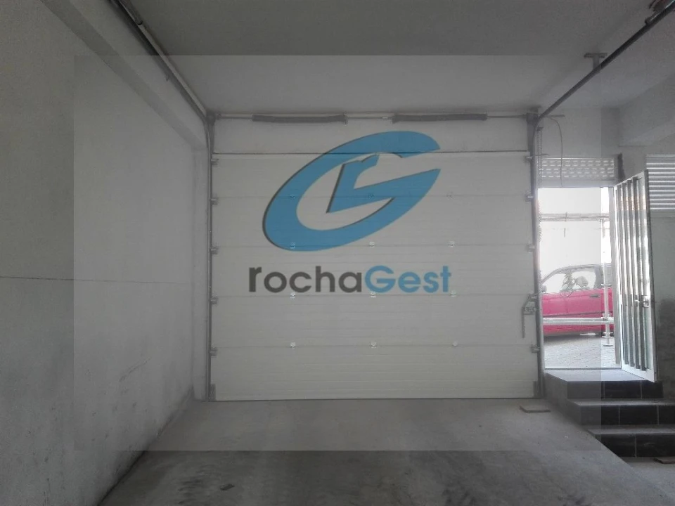 Armazém para Arrendamento em Serzedo e Perosinho Foto 2