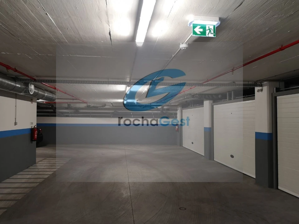 Negócio para Arrendamento em Aldoar, Foz do Douro e Nevogilde Foto 1