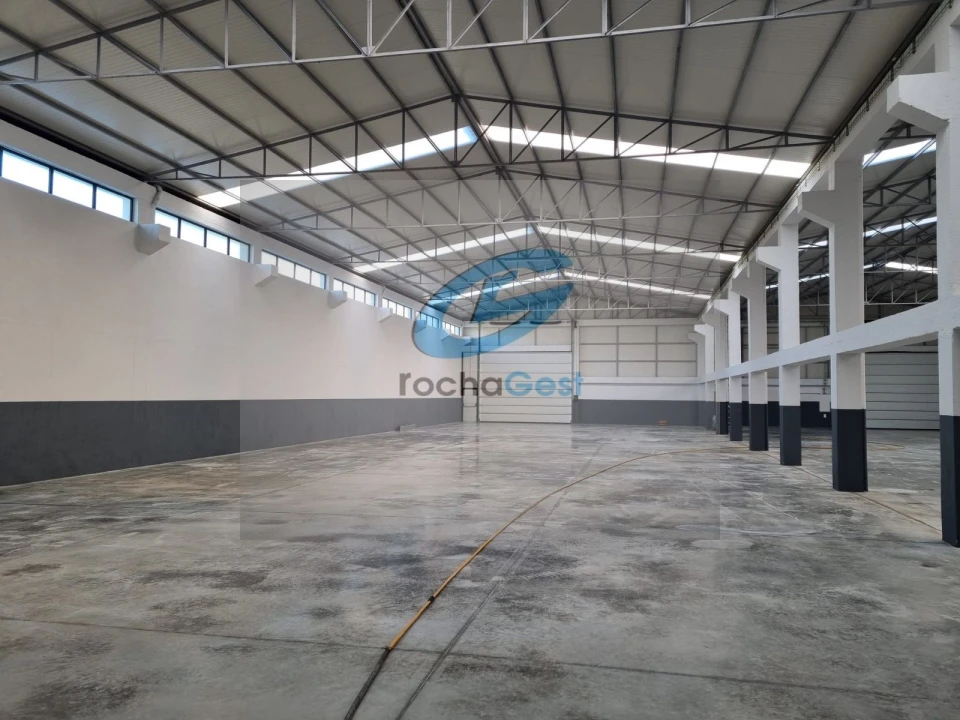 Armazém para Arrendamento em Serzedo e Perosinho Foto 4