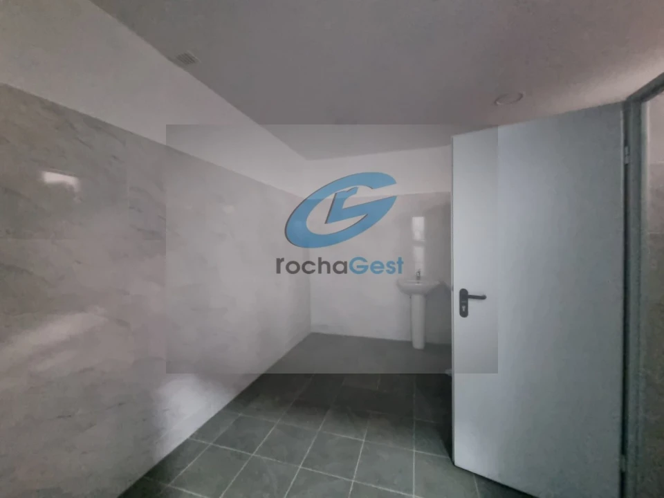 Armazém para Arrendamento em Serzedo e Perosinho Foto 8