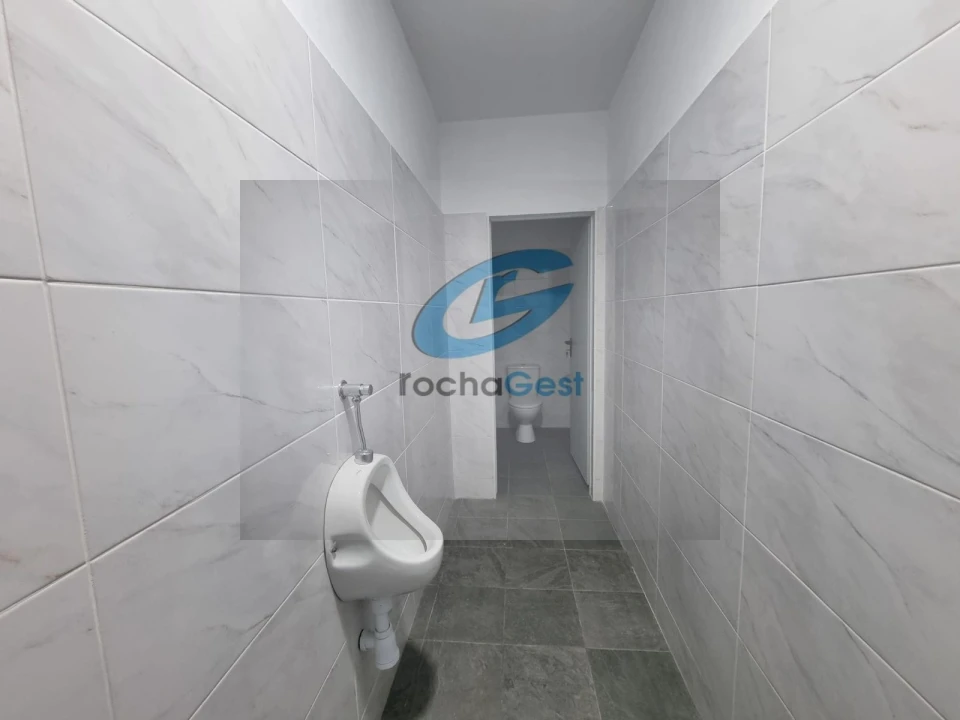 Armazém para Arrendamento em Serzedo e Perosinho Foto 9