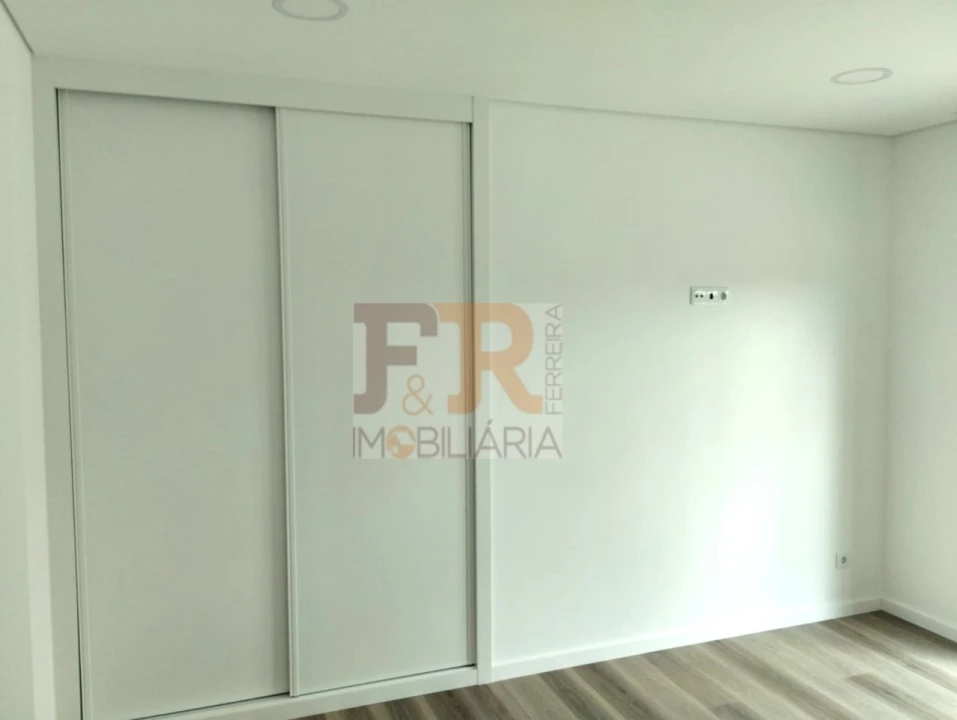 Moradia T3 para Venda em Fernao Ferro Foto 23