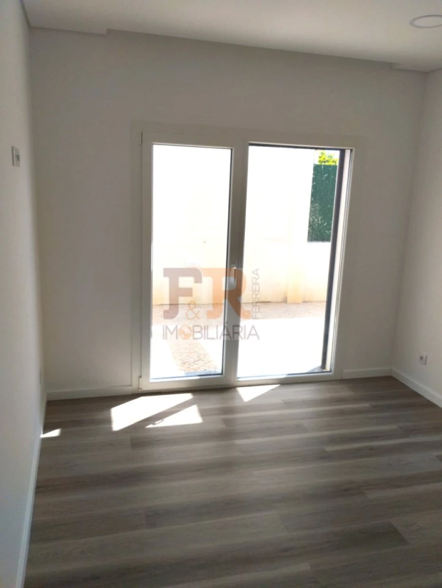 Moradia T3 para Venda em Fernao Ferro Foto 21