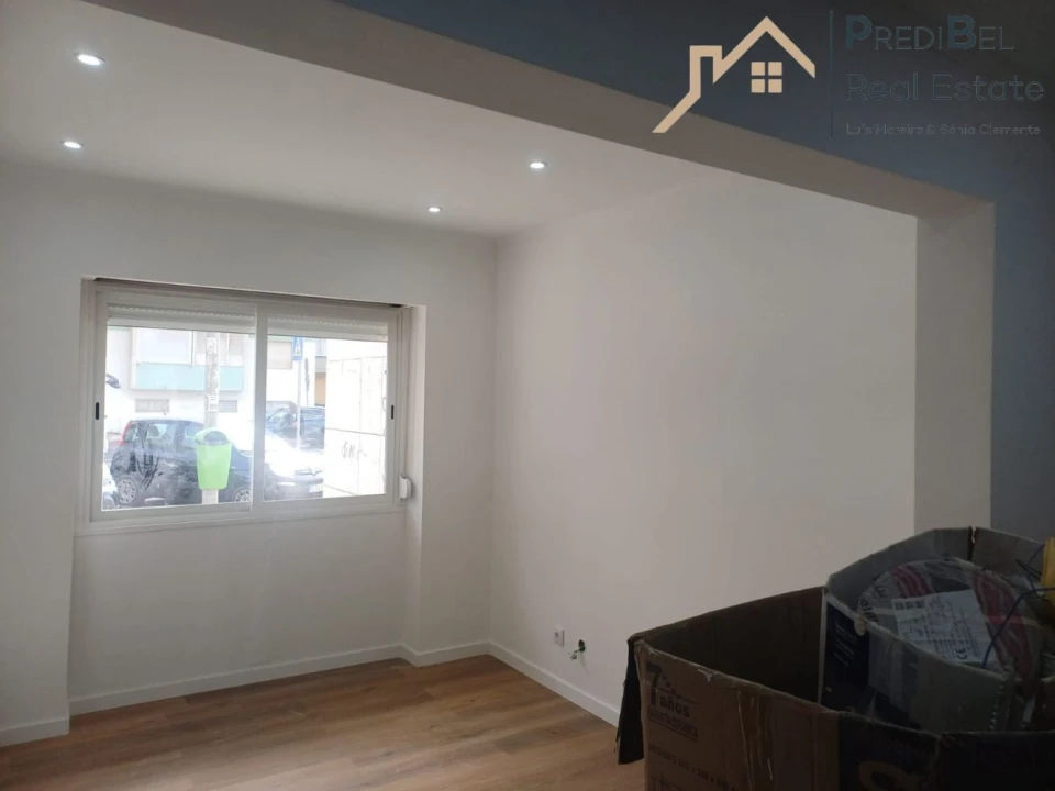 Apartamento T1 para Venda em Águas Livres Foto 1