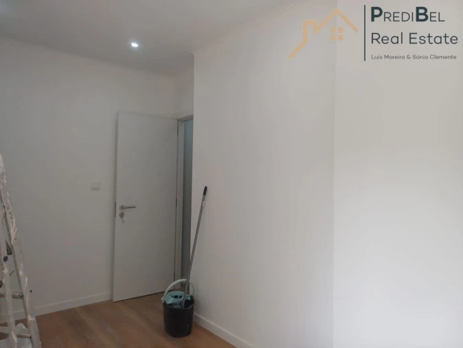 Apartamento T1 para Venda em Águas Livres Foto 2