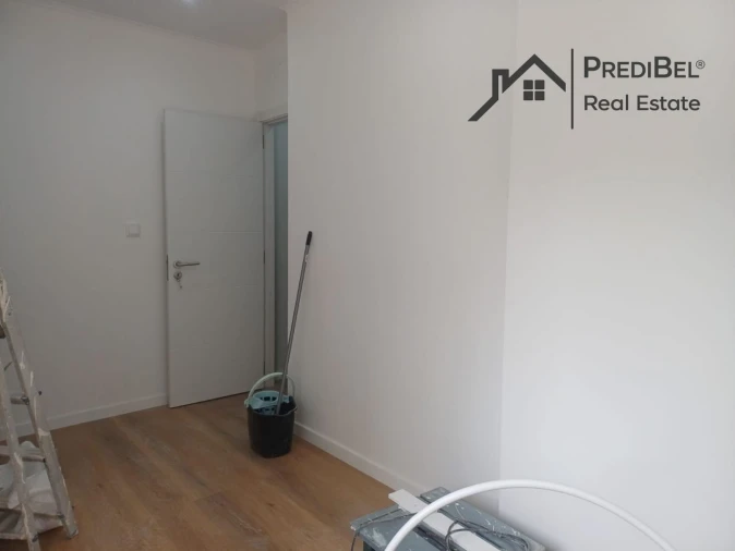 Apartamento T1 para Venda em Águas Livres Foto 3