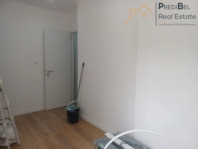 Apartamento T1 para Venda em Águas Livres Foto 3