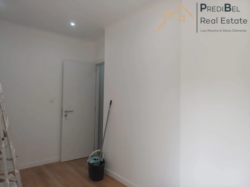 Apartamento T1 para Venda em Águas Livres Foto 2